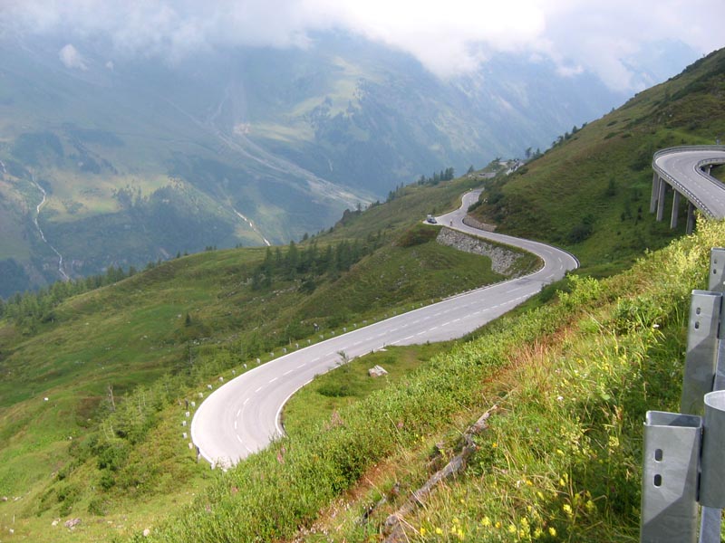 Grossglockner - Hochalpenstrasse : 1ère grande chaussée alpine étudiée pour la circulation automobile