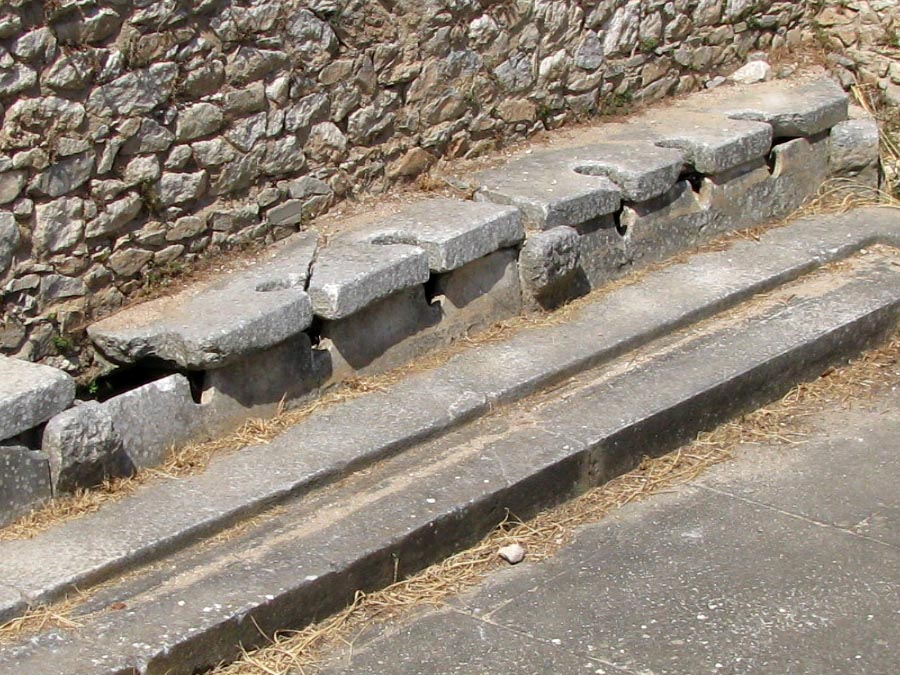 Filippi - latrines