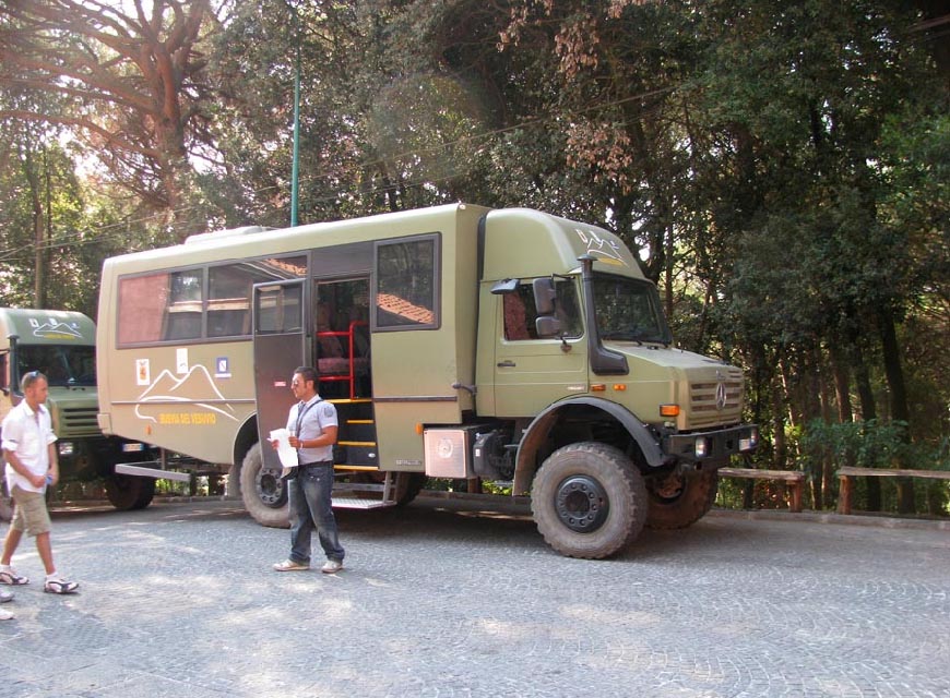 Un 2<sup>ème</sup> bus - 4x4 - nous rapproche un peu du sommet